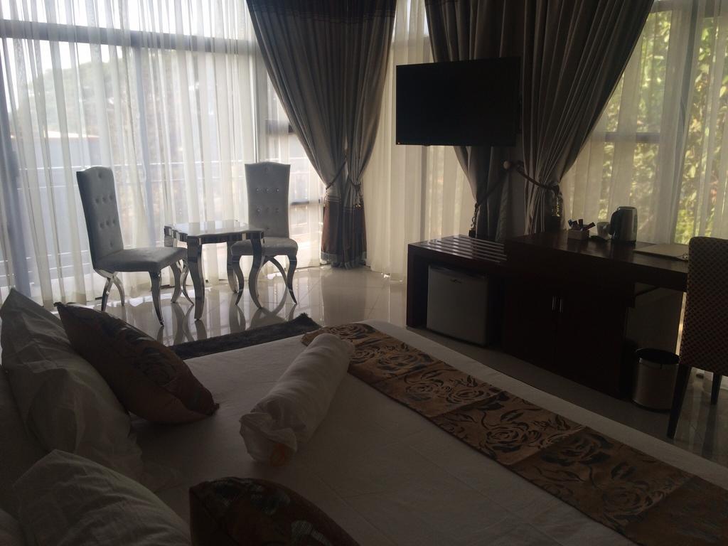 Sherbourne Hotel Kitwe Экстерьер фото