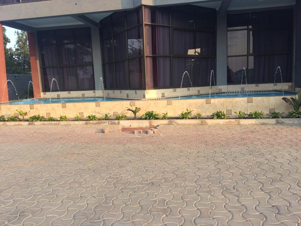Sherbourne Hotel Kitwe Экстерьер фото