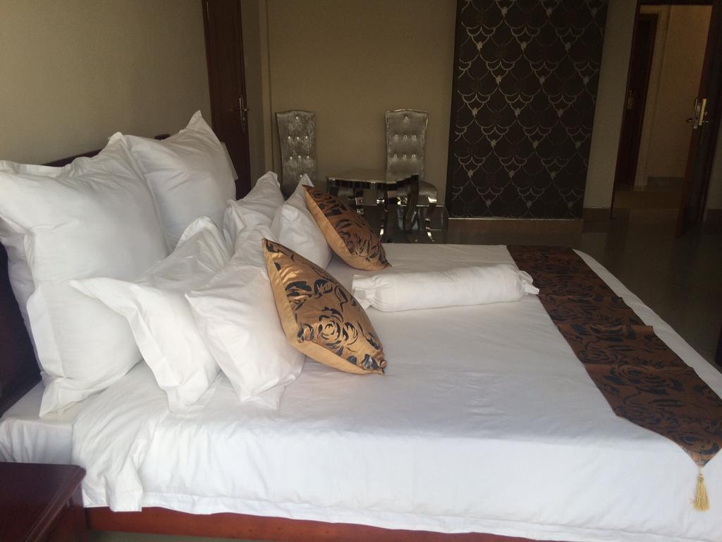 Sherbourne Hotel Kitwe Экстерьер фото