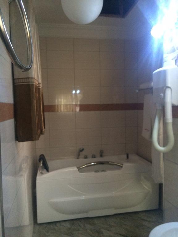 Sherbourne Hotel Kitwe Экстерьер фото